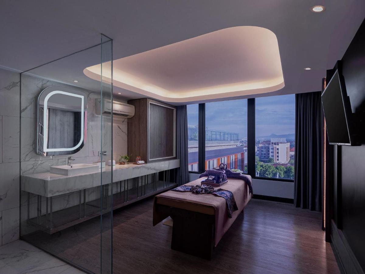 Royal Malioboro By Aston Hotell Yogyakarta Exteriör bild