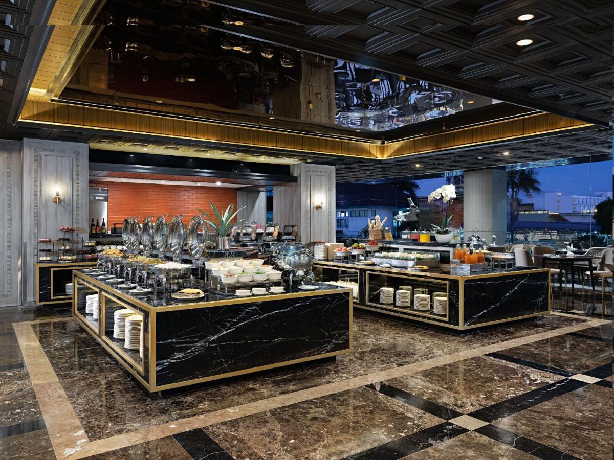 Royal Malioboro By Aston Hotell Yogyakarta Exteriör bild